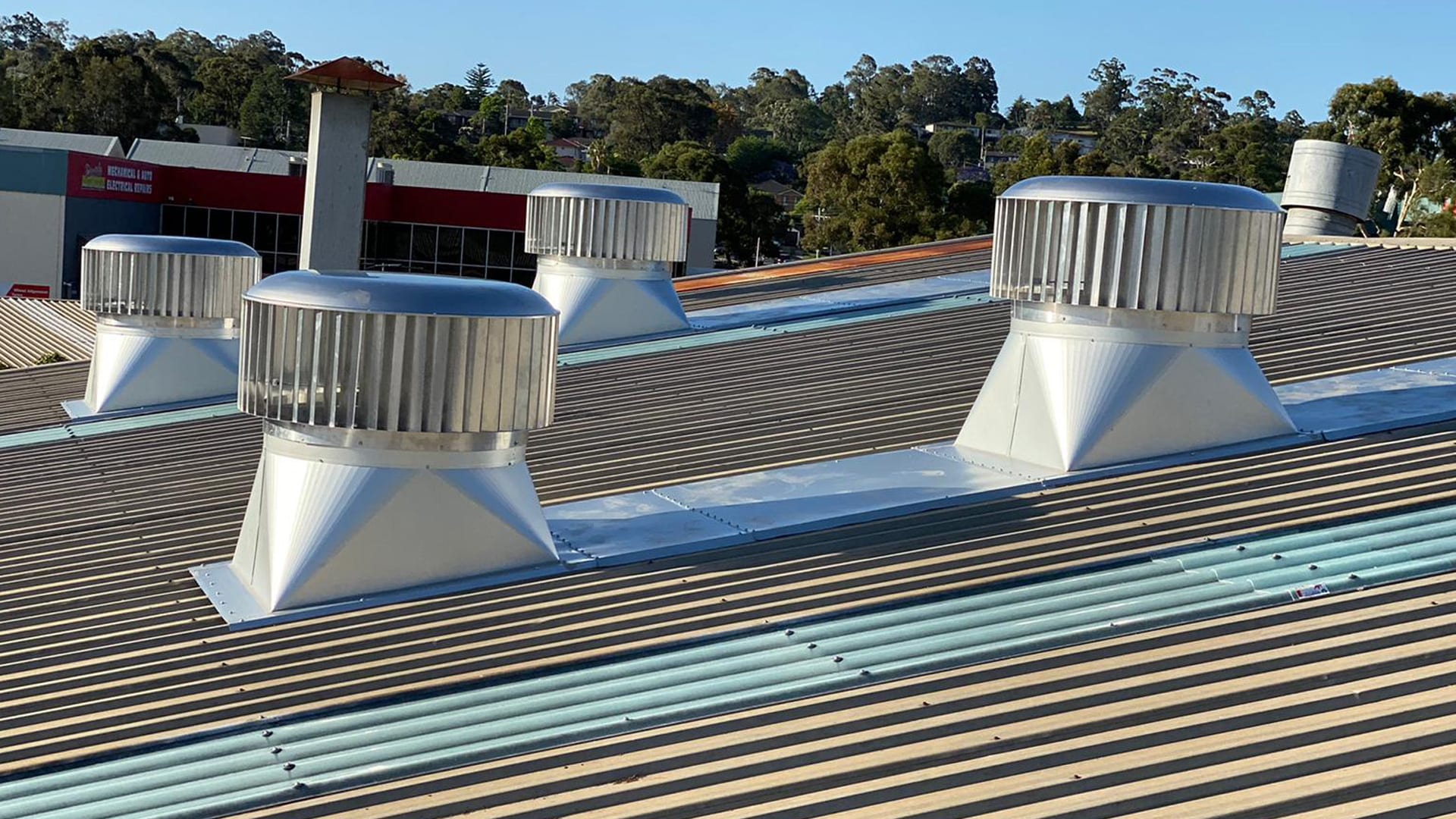industrial-roof-vents-installtion-in-sydney-area-warehouse ampelite roof vents sydney