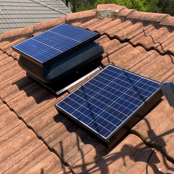 solar ventilation Solar roof vent with battery backup